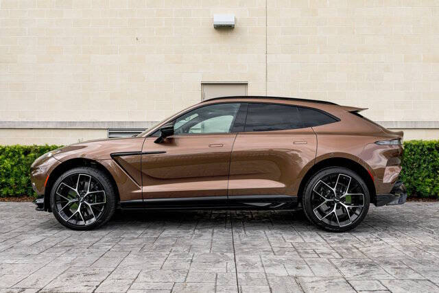 2025 Aston Martin DBX 707