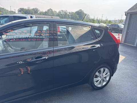 2012 Hyundai Accent SE