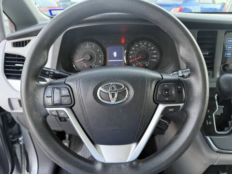 2015 Toyota Sienna LE 8-Passenger