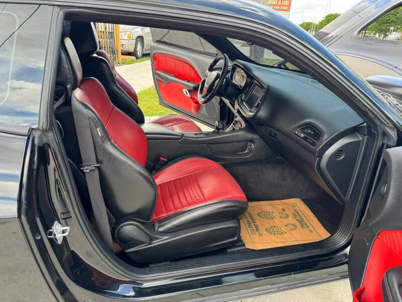 2016 Dodge Challenger 392 HEMI Scat Pack Shaker