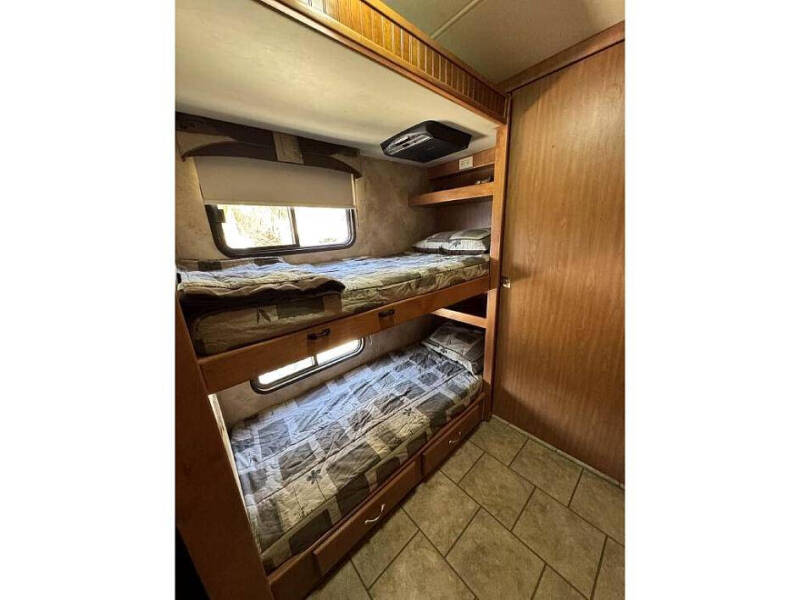 2009 Freightliner MC Chassis