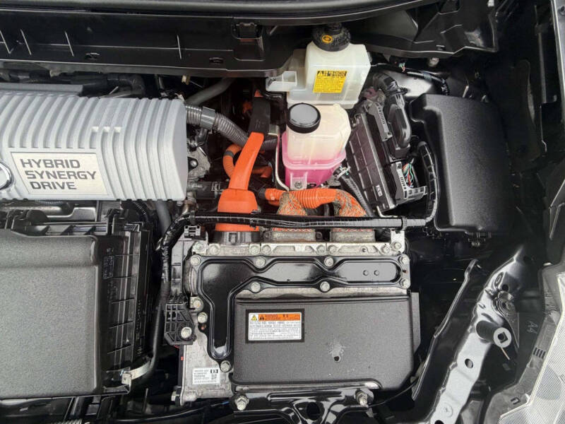 2017 Toyota Prius v Five