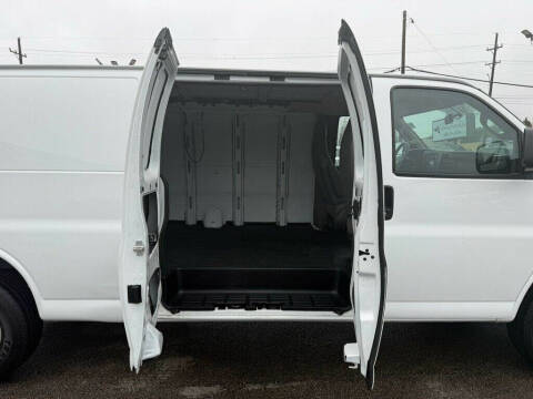 2022 Chevrolet Express 2500