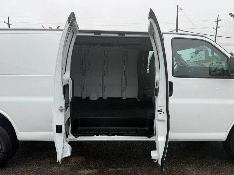 2022 Chevrolet Express 2500