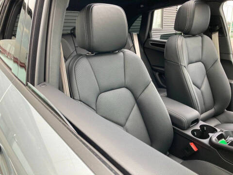 2025 Porsche Macan