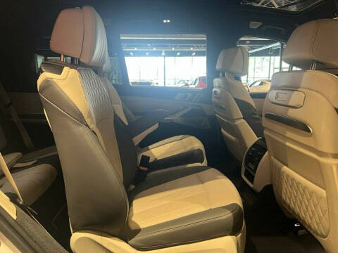 2023 BMW X7 M60i