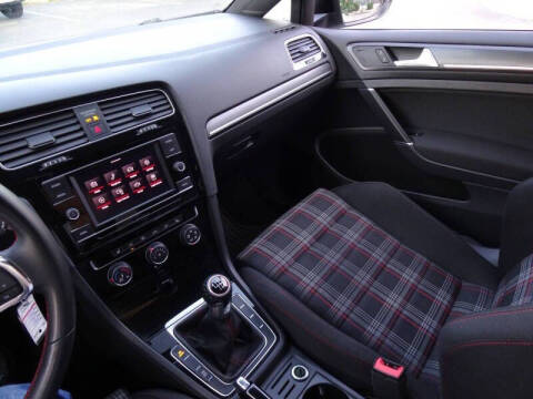 2021 Volkswagen Golf GTI SE