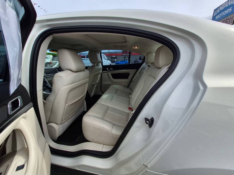 2012 Lincoln MKS