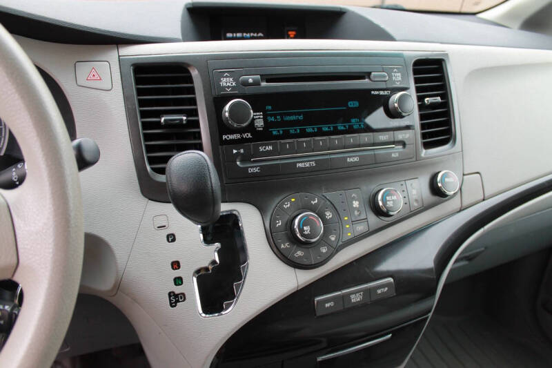 2011 Toyota Sienna LE 8-Passenger