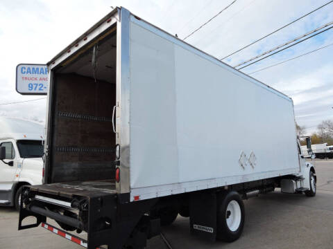 2012 Freightliner M2 106
