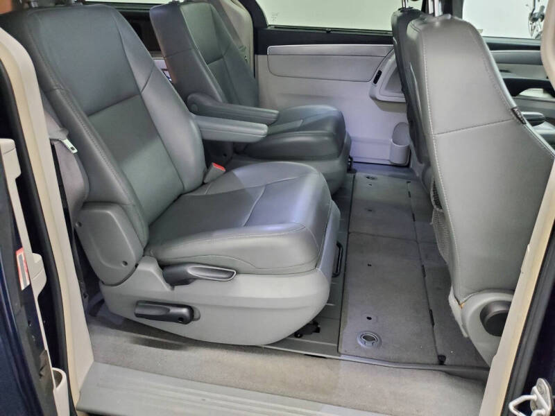 2014 Volkswagen Routan SE