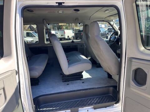 2013 Ford E-Series E-350 SD XLT