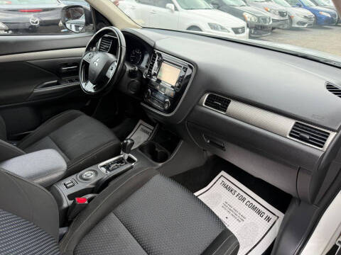 2016 Mitsubishi Outlander SE