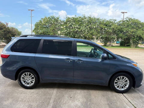 2017 Toyota Sienna XLE 8-Passenger