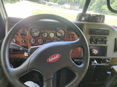 2005 Peterbilt 330