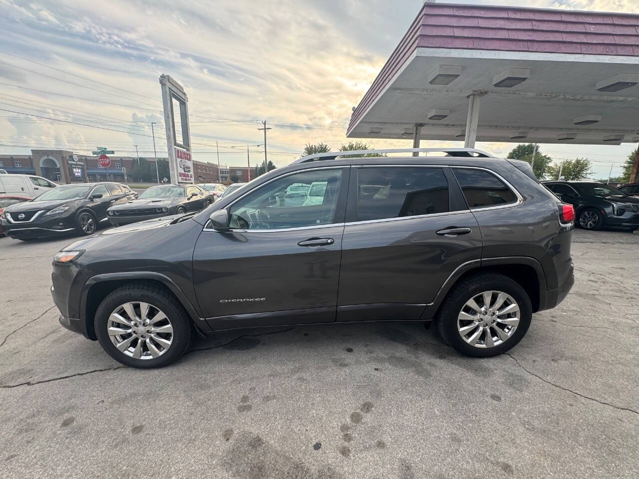 2018 Jeep Cherokee for sale at KAISER MOTOR CARS.LLC in Bowling Green, KY