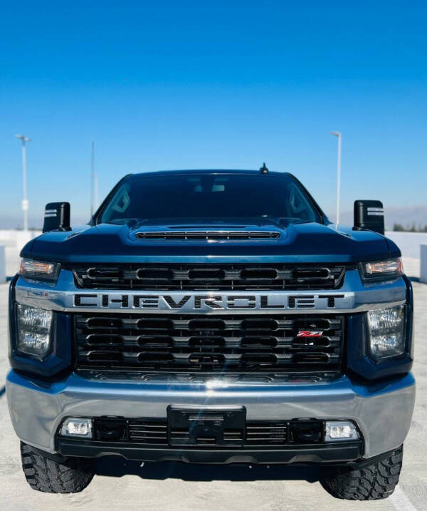 2022 Chevrolet Silverado 2500HD LT photo 3