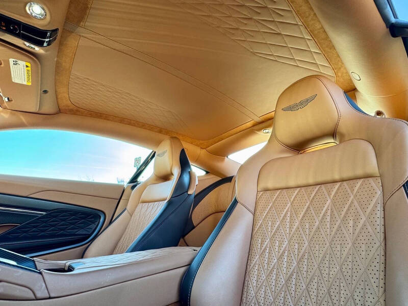 2025 Aston Martin DB12 V8