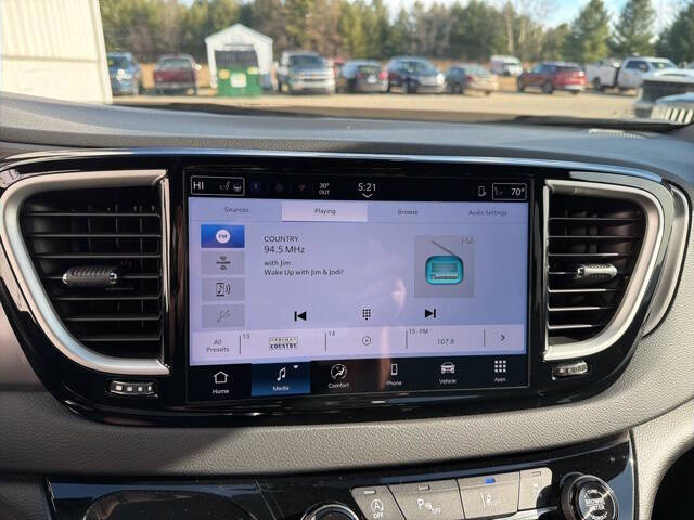 2026 Chrysler Voyager LX