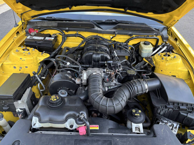 2005 Ford Mustang V6 Deluxe