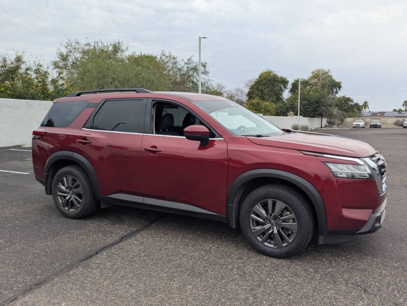 2022 Nissan Pathfinder SV