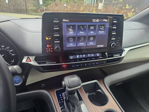 2021 Toyota Sienna XLE 8-Passenger