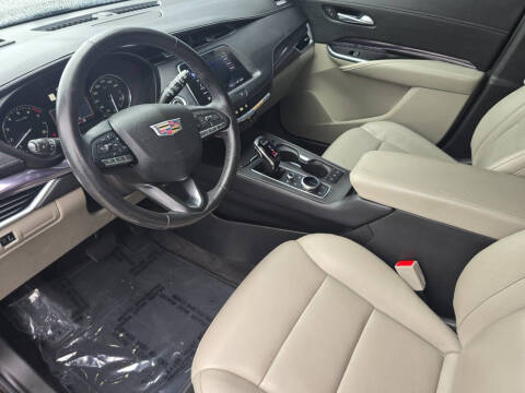 2023 Cadillac XT4 Luxury