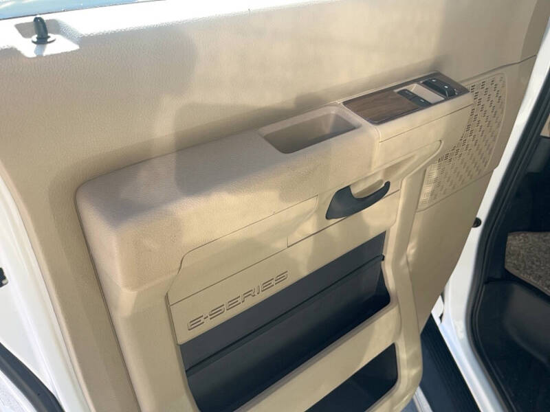 2017 Ford E-Series E-450 SD