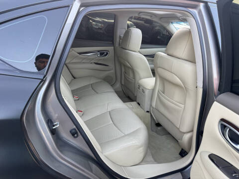 2012 Infiniti M37