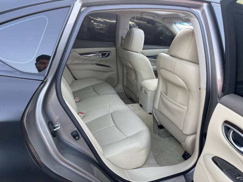 2012 Infiniti M37