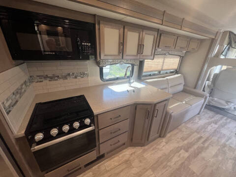 2021 Thor Motor Coach Hurricane