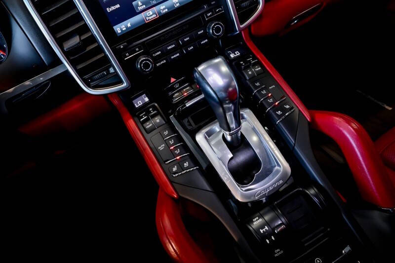 2018 Porsche Cayenne Platinum Edition