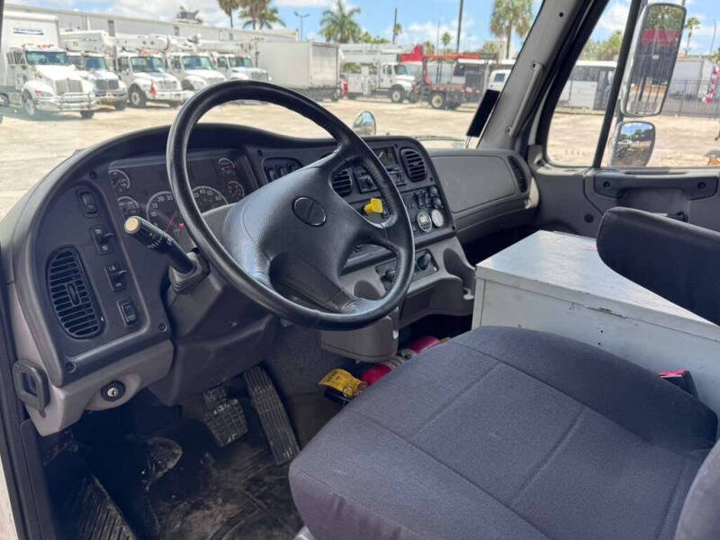 2017 Freightliner M2 106