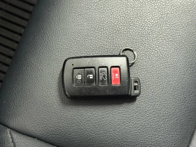 2017 Toyota RAV4 Hybrid SE