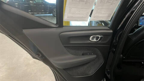 2025 Volvo XC40 B5 Core Bright Theme