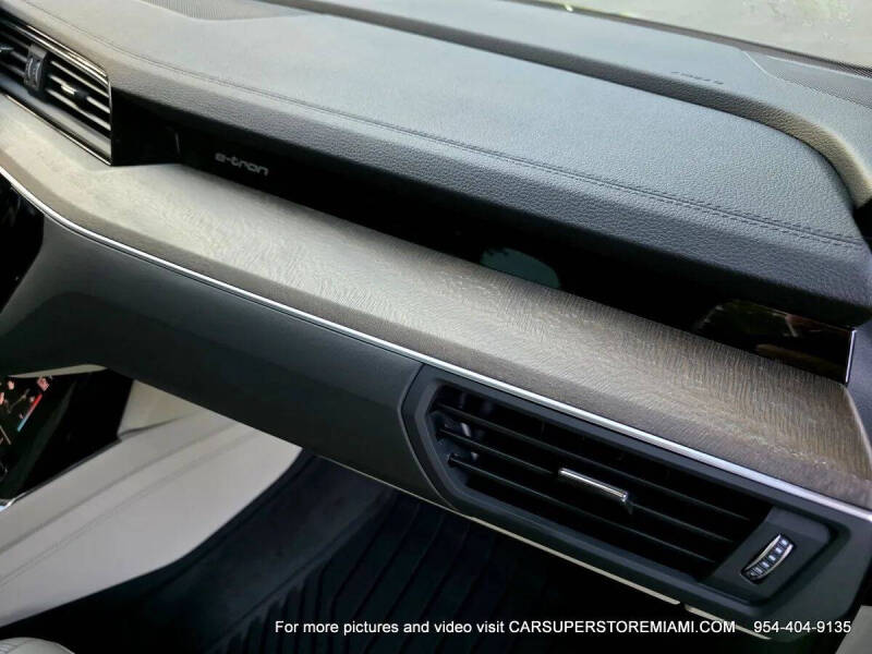 2021 Audi e-tron quattro Premium