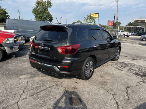 2017 Nissan Pathfinder SL