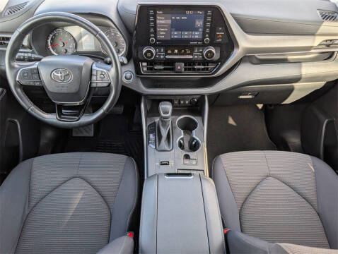 2020 Toyota Highlander LE