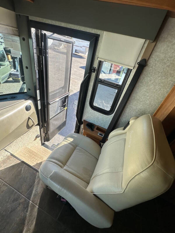 2010 Winnebago JOURNEY 40L