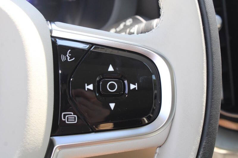 2025 Volvo XC60 T8 Plus Dark Theme