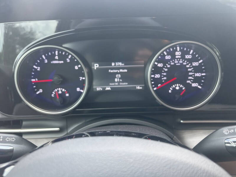 2024 Kia Carnival EX