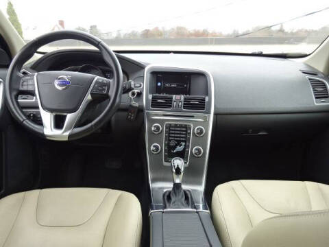 2016 Volvo XC60 T6 Drive-E R-Design Platinum