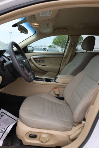 2017 Ford Taurus SE