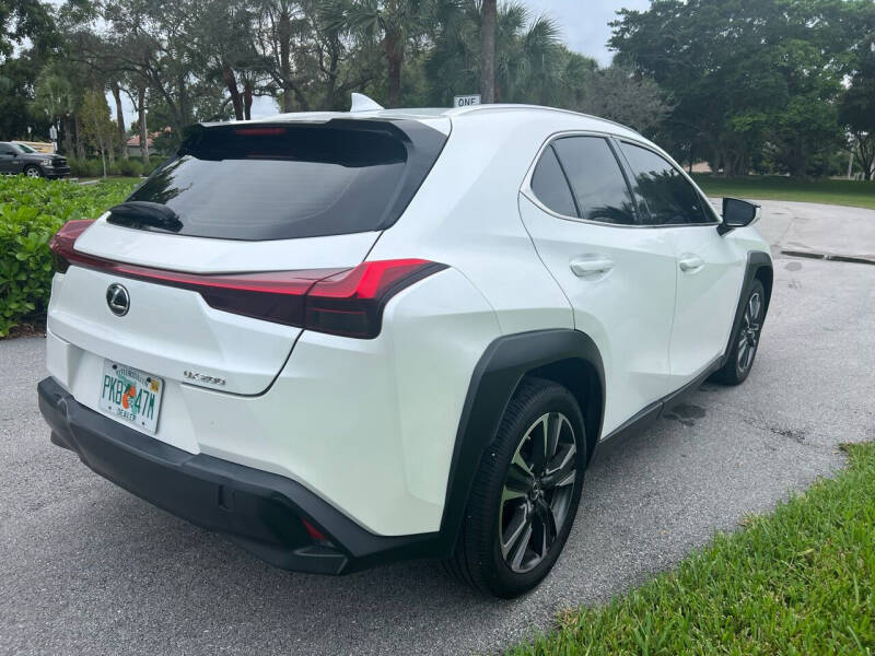 2019 Lexus UX null photo 10