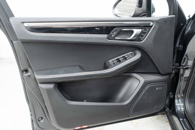 2023 Porsche Macan T