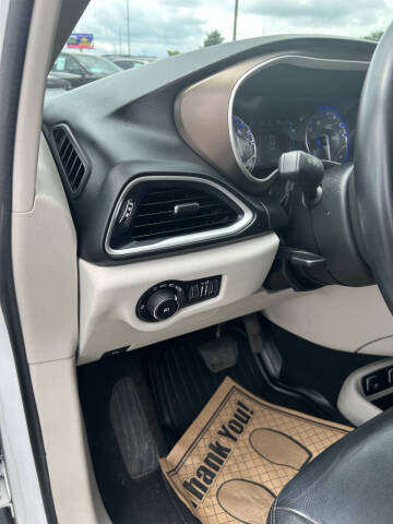 2017 Chrysler Pacifica Touring-L