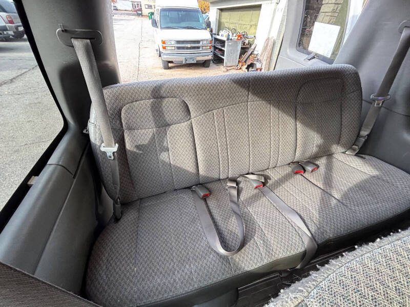 2003 Chevrolet Express 3500 LS