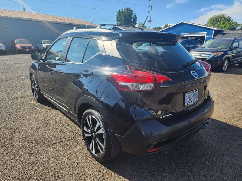 2020 Nissan Kicks SR