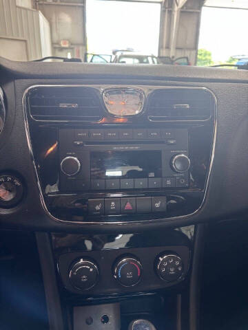 2013 Chrysler 200 LX