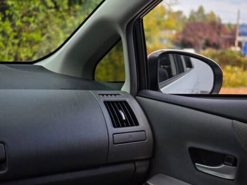 2013 Toyota Prius v Five